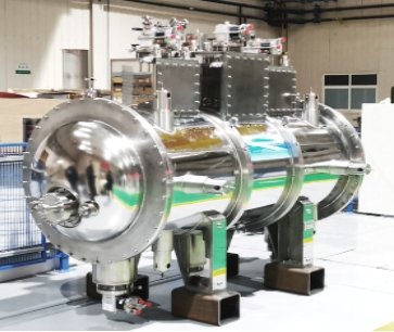 超导扭摆器磁体系统