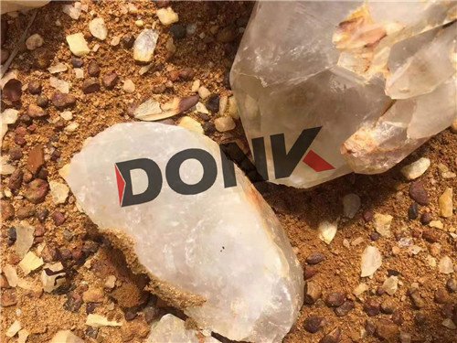 直供大量水晶硅  水晶石英矿